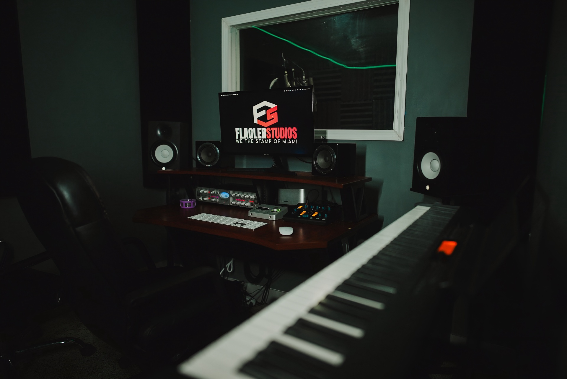 B Room - 305 Chamber